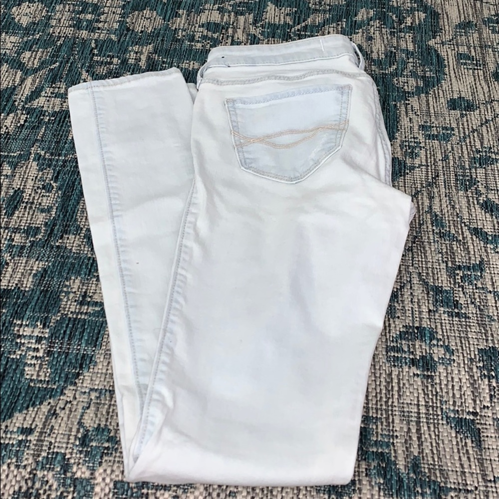 Abercrombie Women’s White Skinny Jean